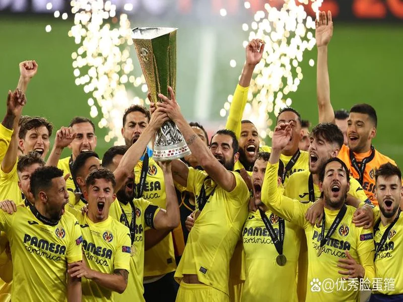 法比奥庆祝足协杯夺冠:我们是冠军了!这座城市值得拥有这一刻